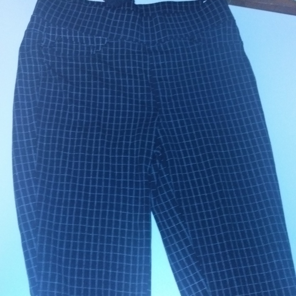 A pair of ladies pull on leggings size small